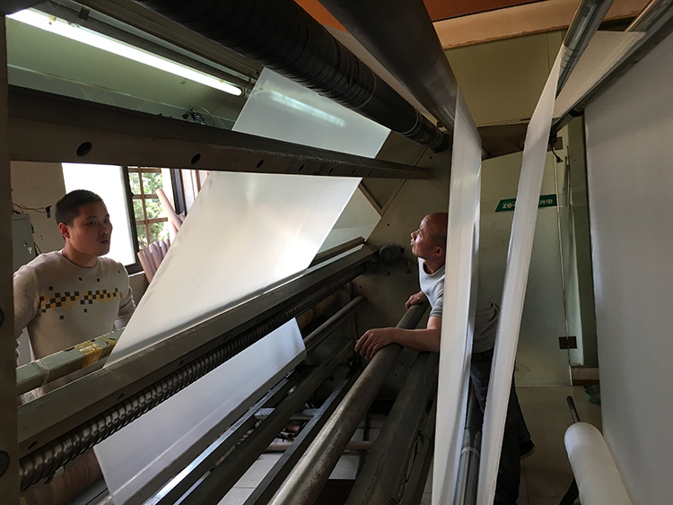 新利官网手机版教你选购婚纱网布厂家