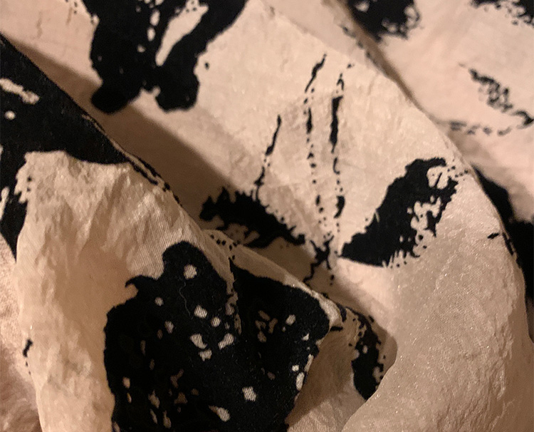 luck18中国体育彩票官网网布厂家带您了解箱包网的植绒工艺（内部）